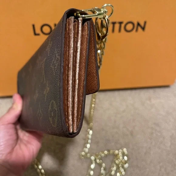 Louis Vuitton wallet crossbody - Picture 4 of 10